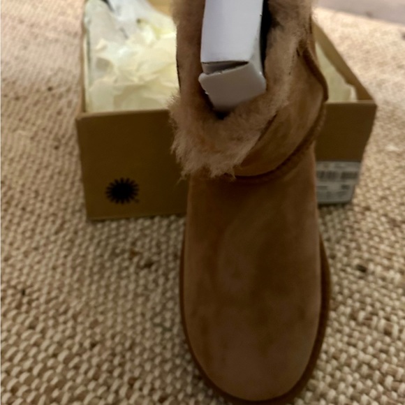 Ugg brand new boots size 7 - Picture 2 of 3